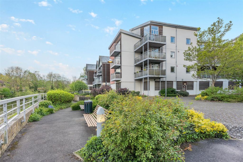 Property photo 1 of 17 8592886-Exterior06.Jpg