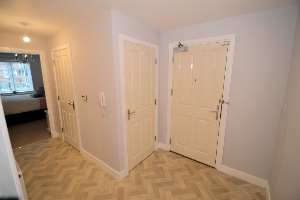 Property photo 2 of 10 Entrance Hall