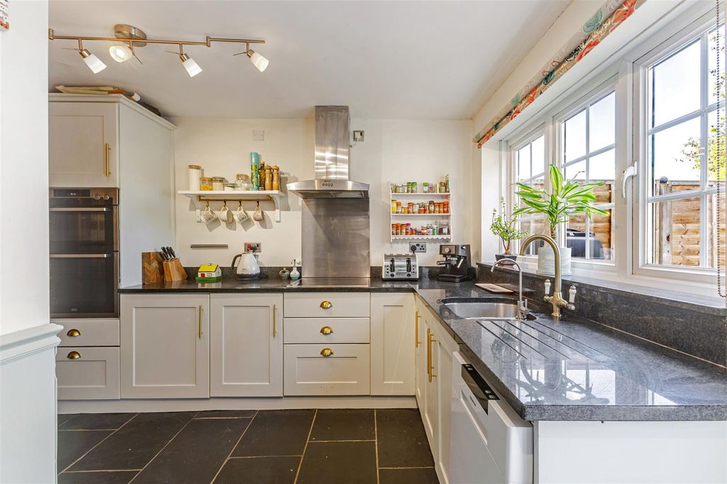 Property photo 3 of 17 Kitchen
