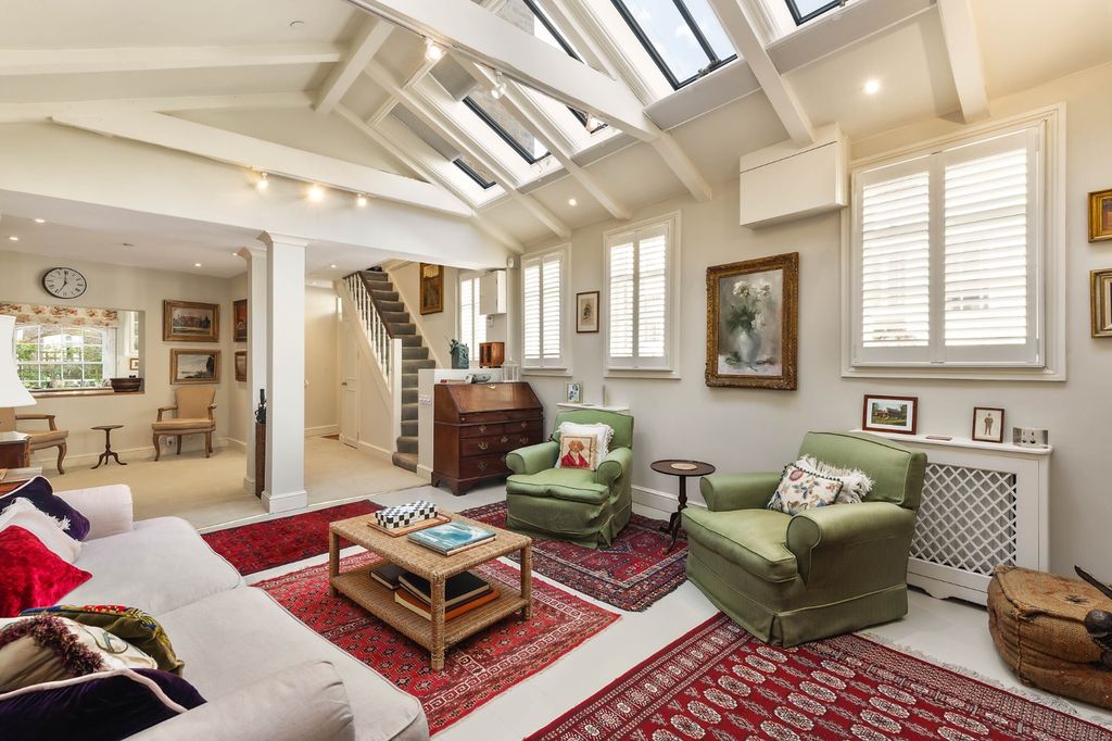 Property photo 3 of 16 Studio Drawing Room