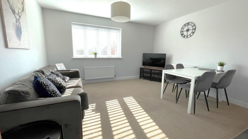 Property photo 2 of 8