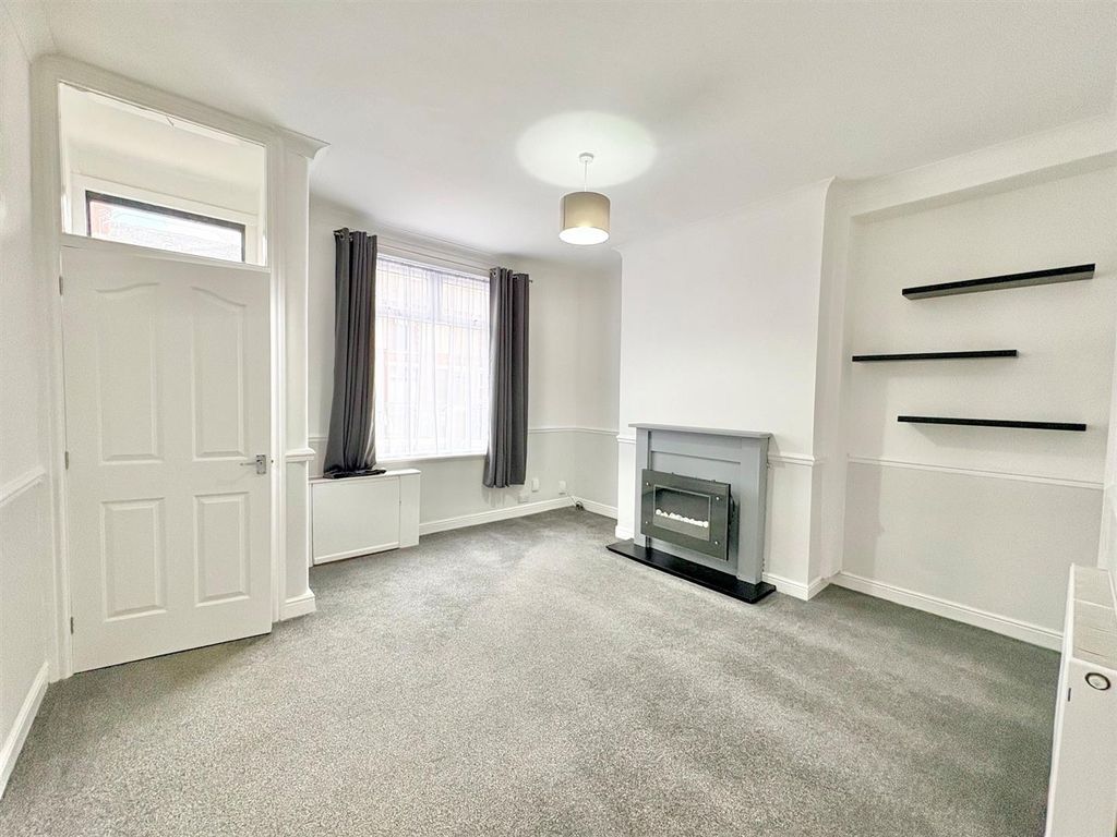 Property photo 2 of 13 Lounge.Jpg