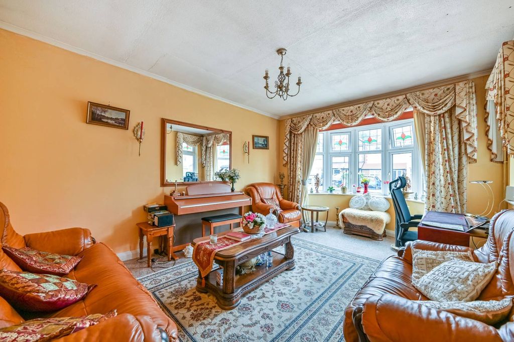 Property photo 3 of 18