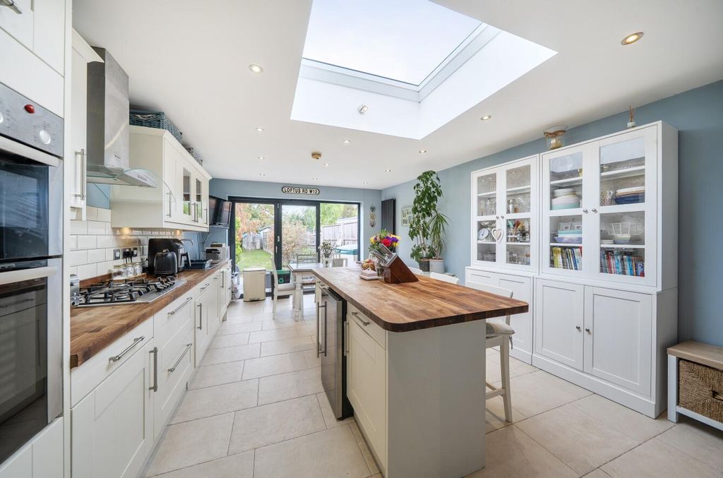 Property photo 3 of 16 -6Aa13Fe54324B-l-1512754 (12).Jpg