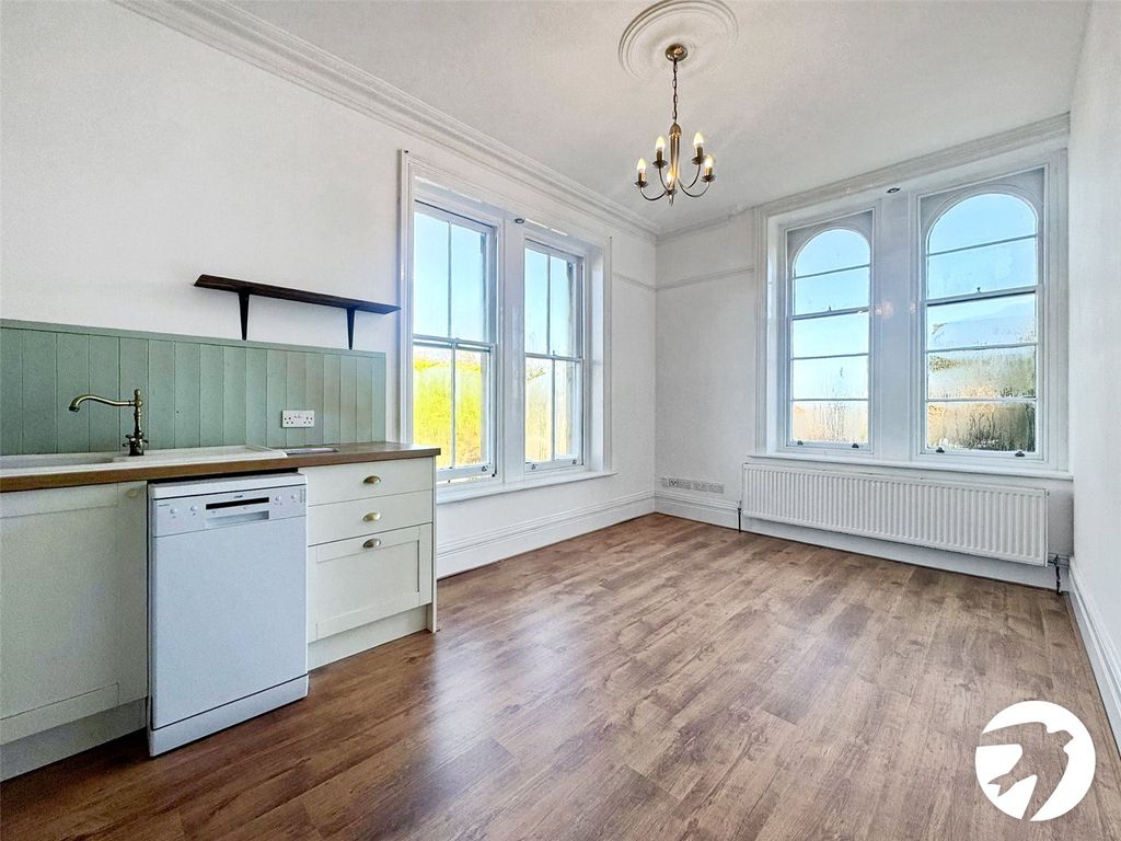 Property photo 3 of 10 Picture 3