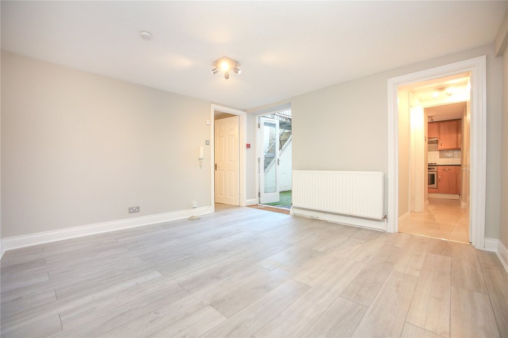 Property photo 1 of 9 Picture No. 24