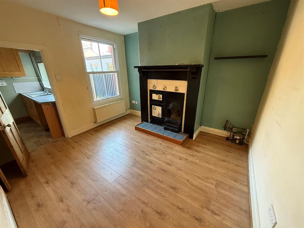 Property photo 3 of 12