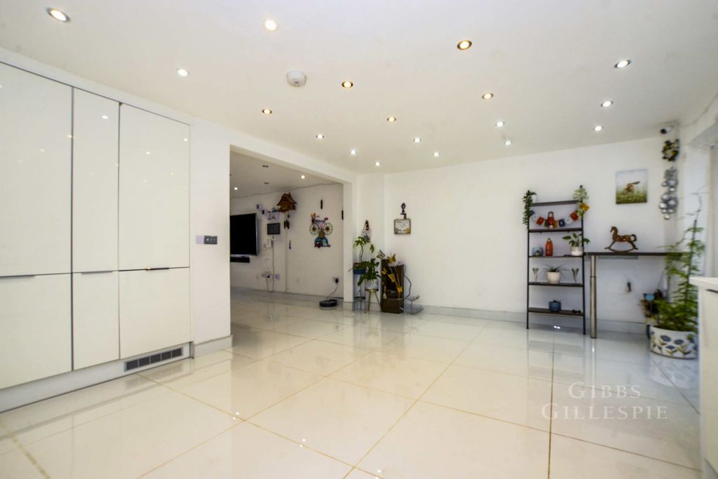 Property photo 3 of 19 Pbox-Img.Jpg