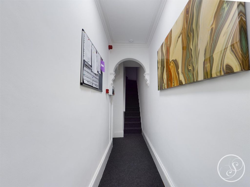 Property photo 2 of 15 Entrance