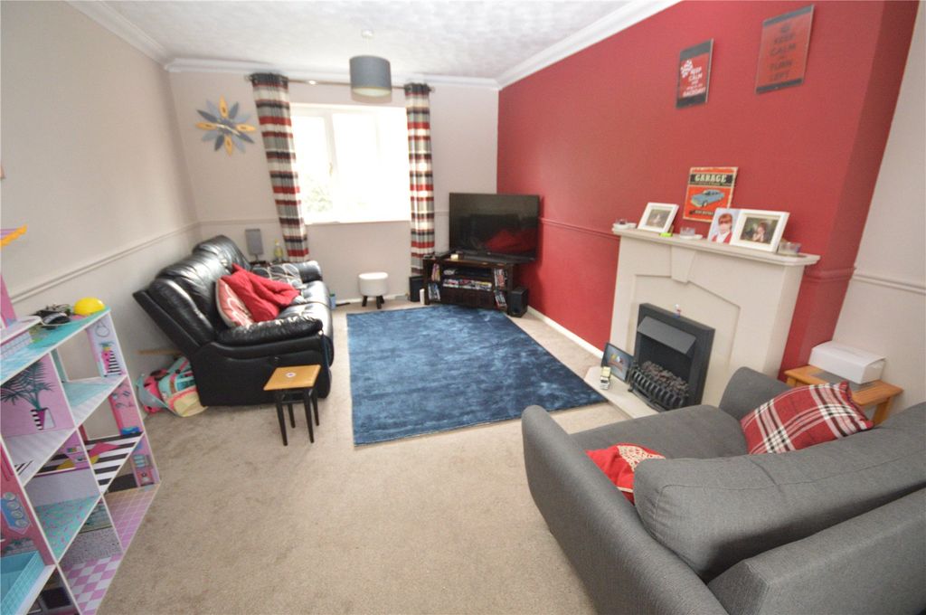 Property photo 2 of 8 Picture No. 12