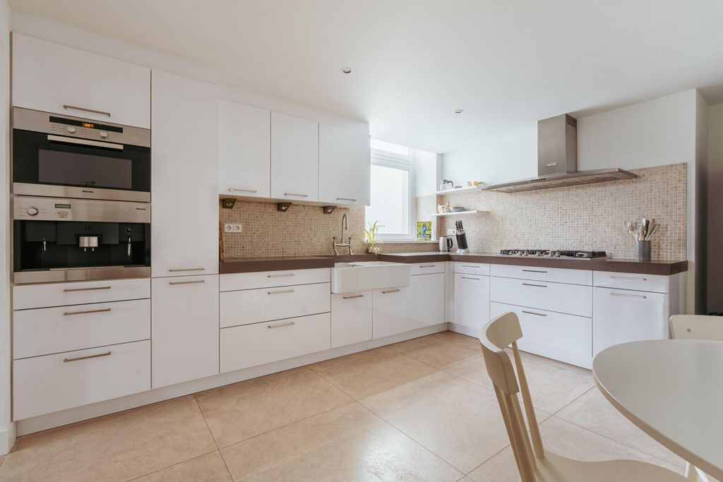 Property photo 2 of 53