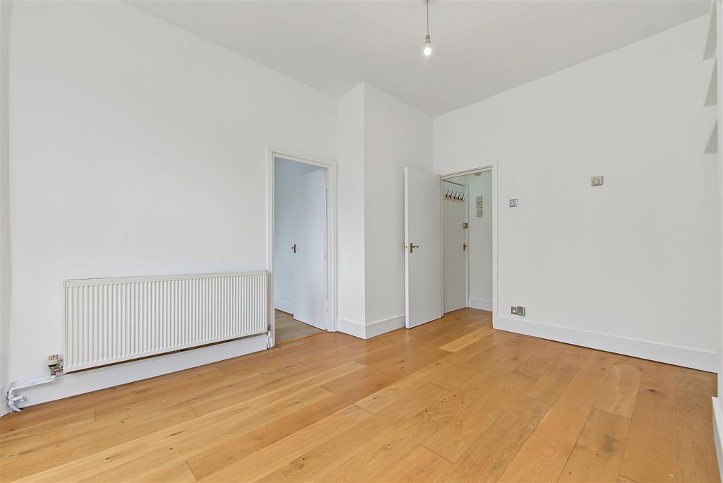Property photo 3 of 11 Fff, 54 Brailsford Road Sw2 2Tf-2.Jpg