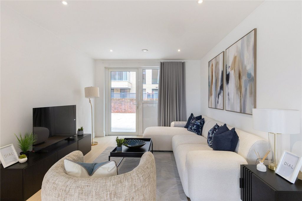 Property photo 2 of 14 Reception Room