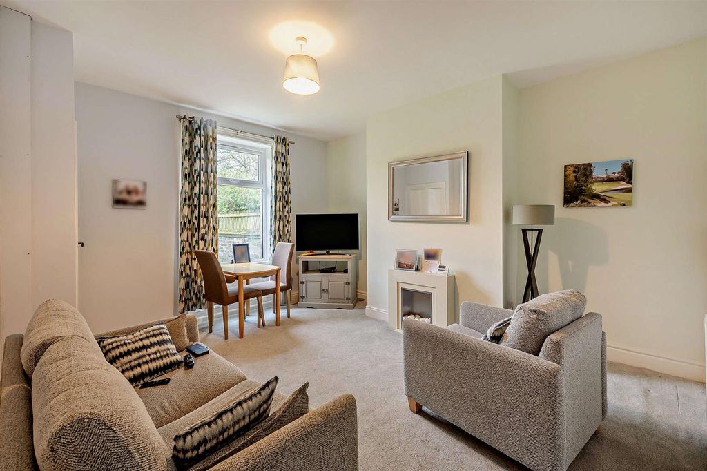 Property photo 2 of 7