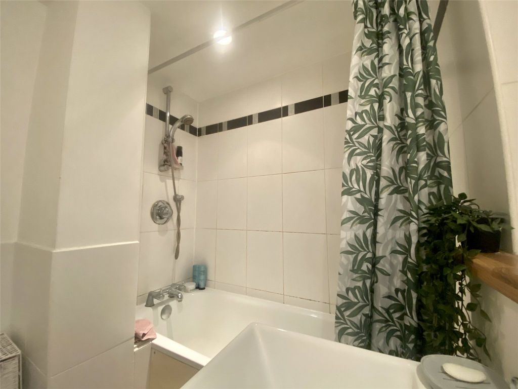 Property photo 3 of 8 Picture No. 16