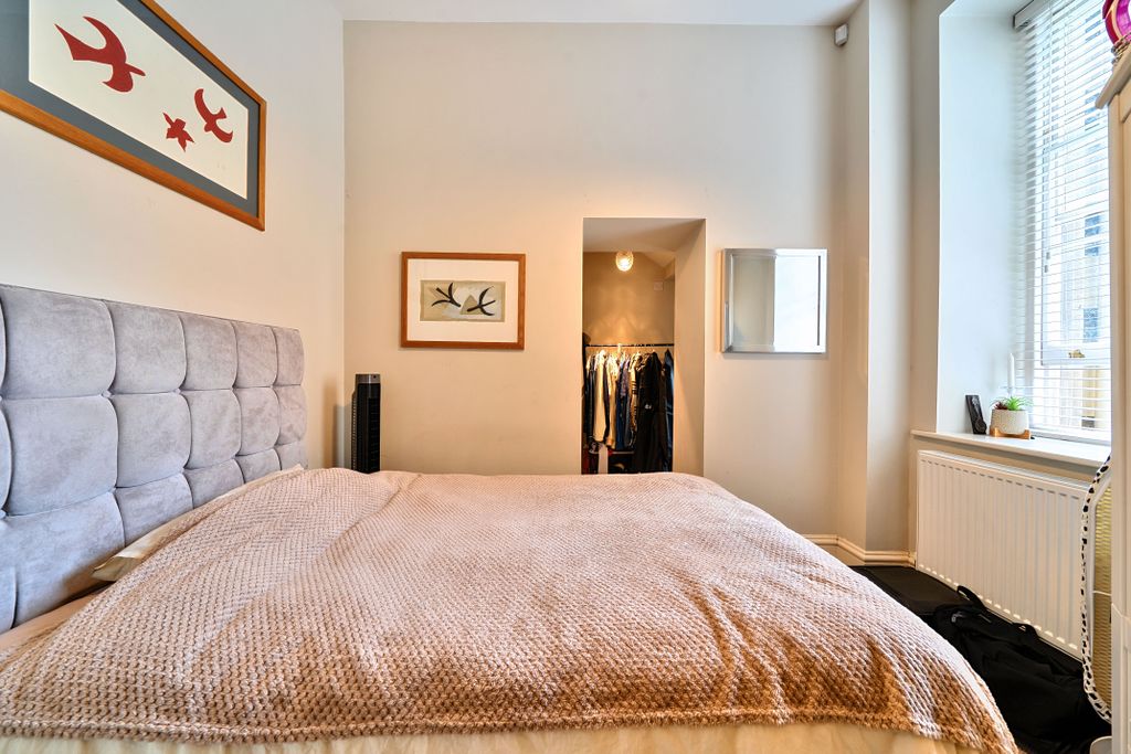 Property photo 3 of 10 Bedroom