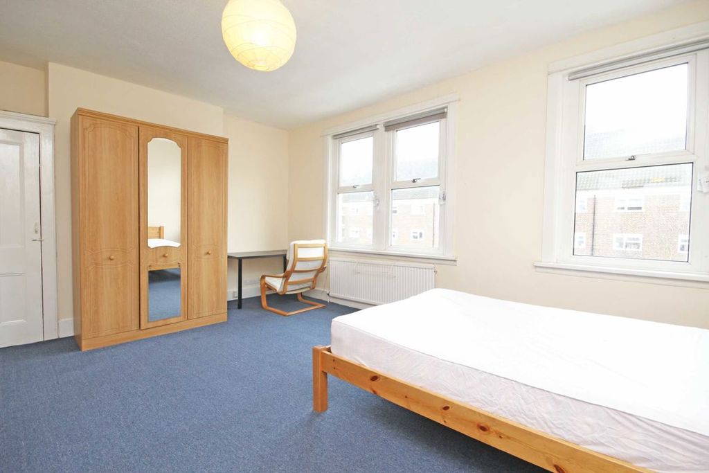 Property photo 3 of 6