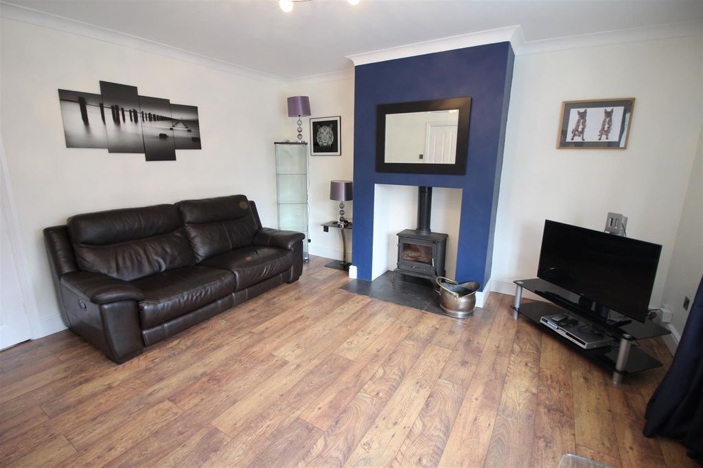 Property photo 2 of 11 Lounge