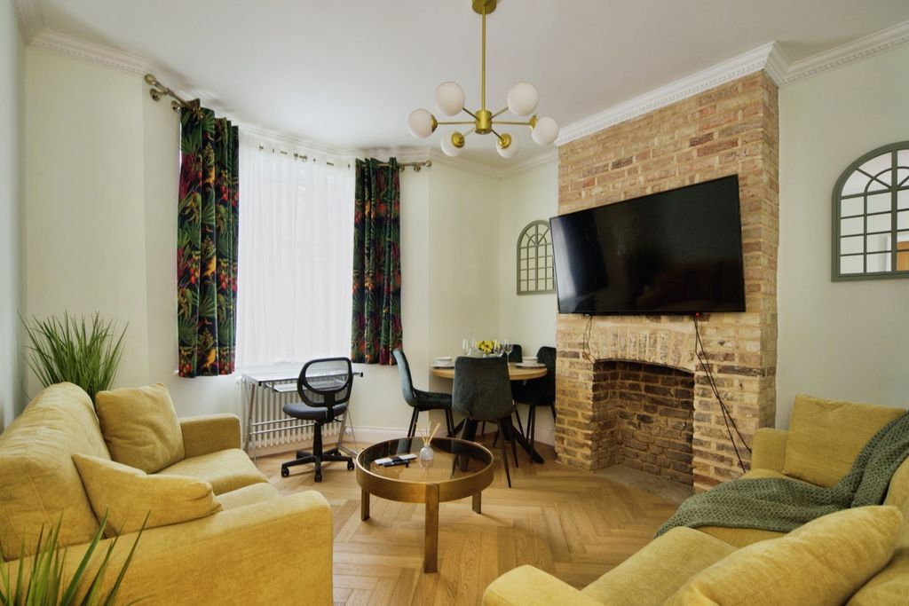 Property photo 2 of 18 Pbox-Img.Jpg