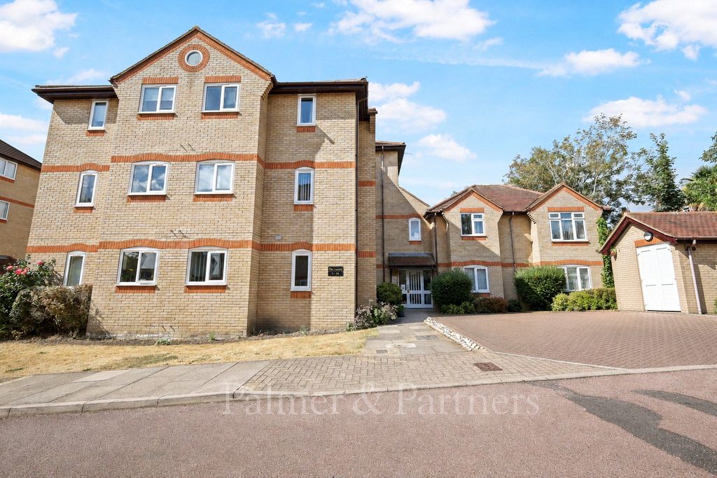 Property photo 1 of 8 External