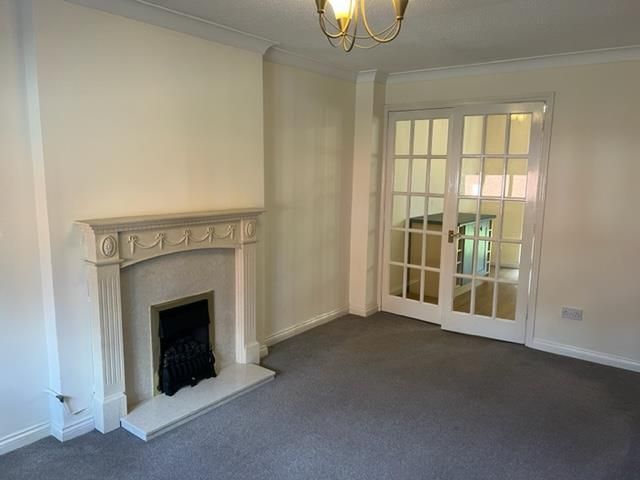 Property photo 2 of 14 Attractive Lounge (Front)