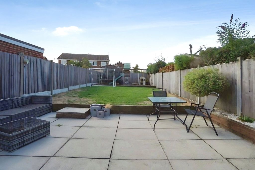 Property photo 2 of 15 Gardens