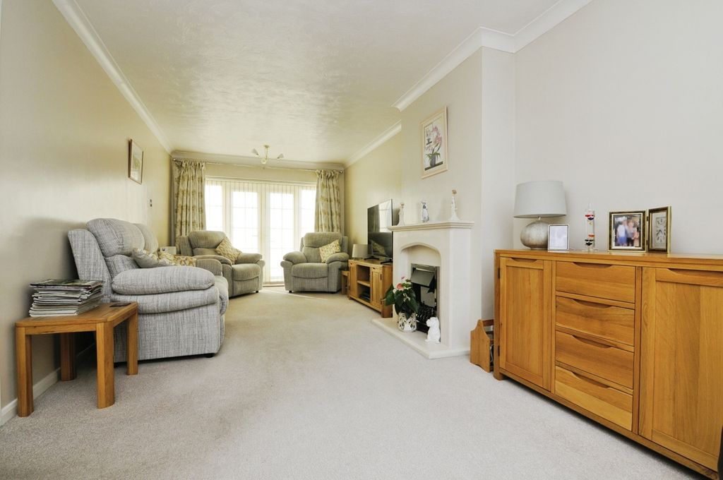 Property photo 2 of 17 Internal