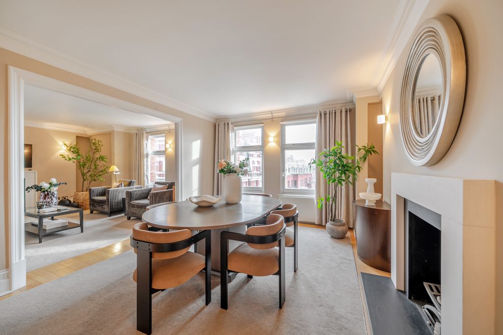 Property photo 3 of 23 Dinning Room