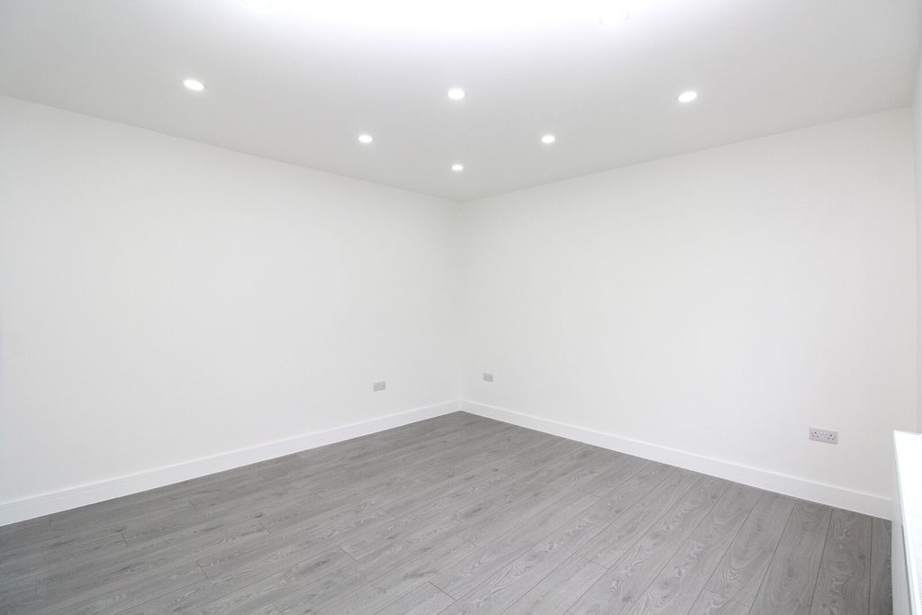 Property photo 3 of 11 Lounge View 2