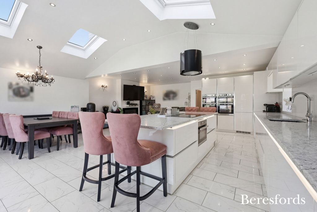 Property photo 2 of 29 Picture No. 42