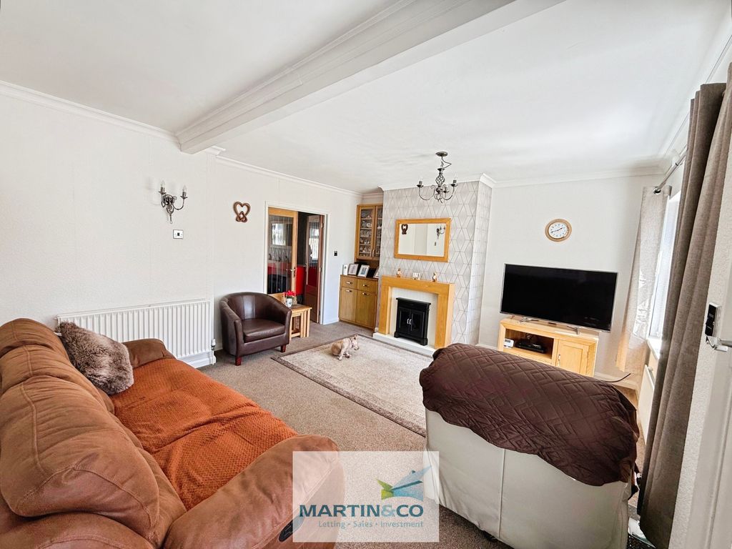 Property photo 3 of 18 5F4B0E00--449A-B114-A64E001Aede7-23647-000002D3611