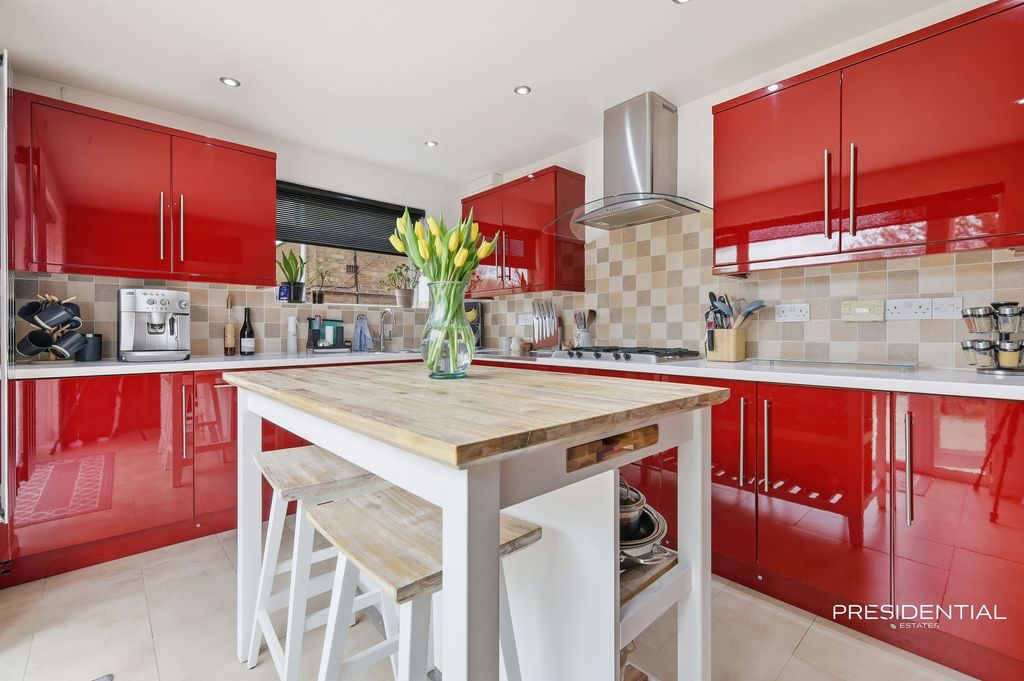 Property photo 3 of 25