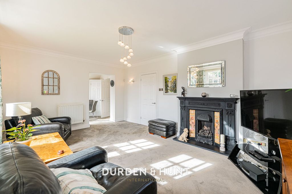 Property photo 3 of 32