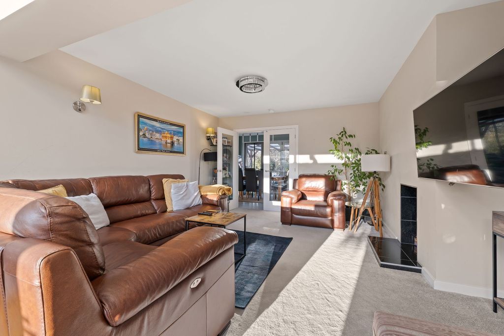 Property photo 3 of 31