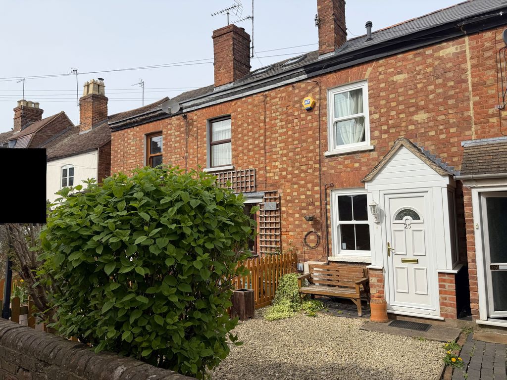 Property photo 1 of 17 2 Bedroom Terraced House For Sale