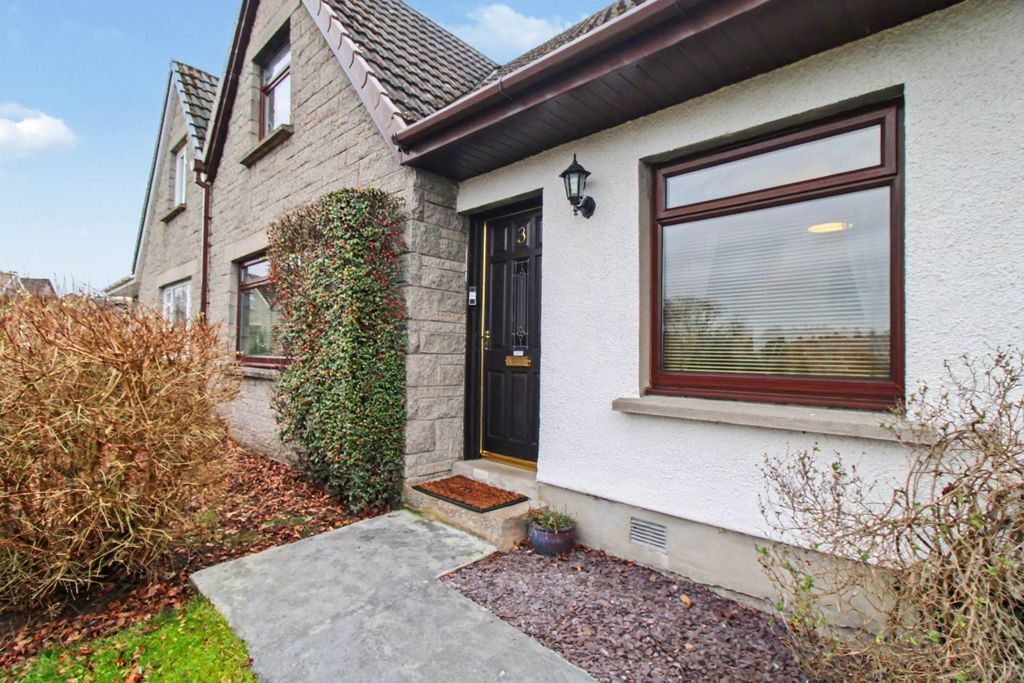 Property photo 2 of 27