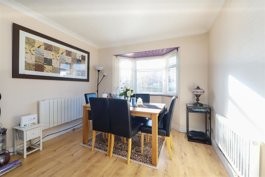 Property photo 3 of 10 Dining Area