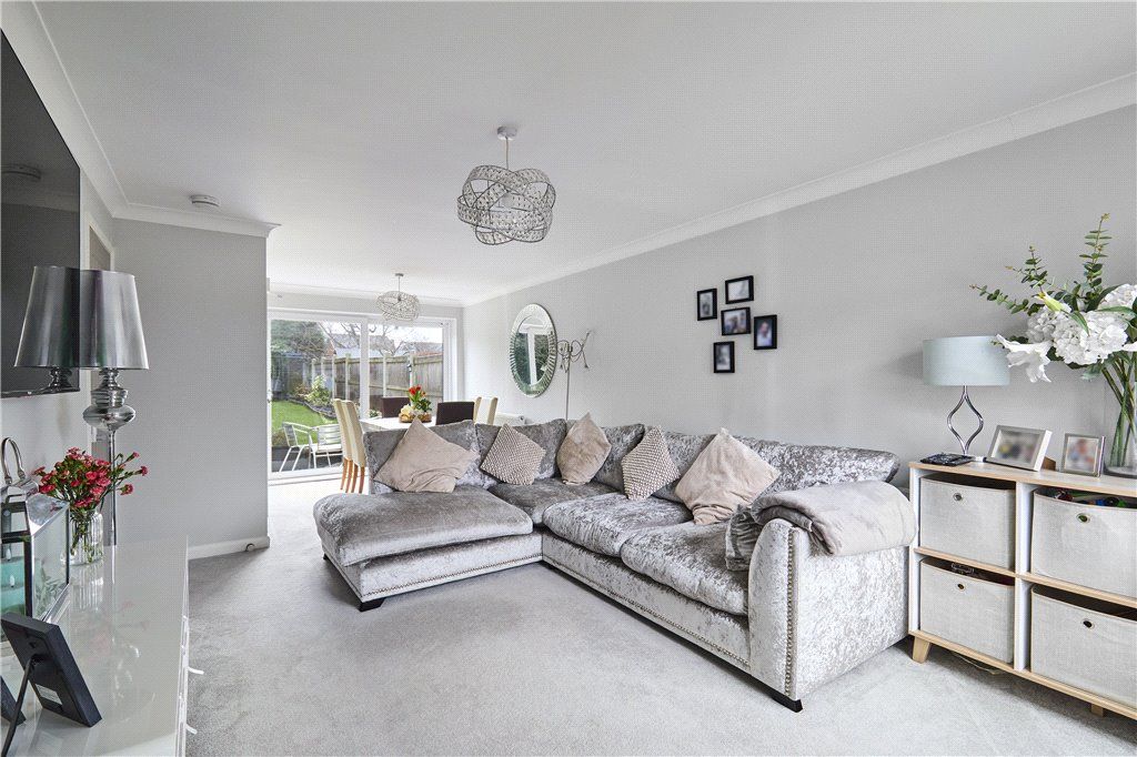 Property photo 2 of 19 Lounge