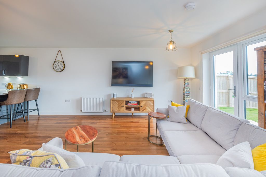 Property photo 2 of 25