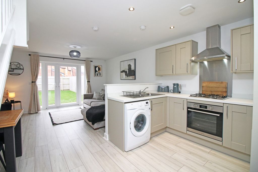 Property photo 2 of 18