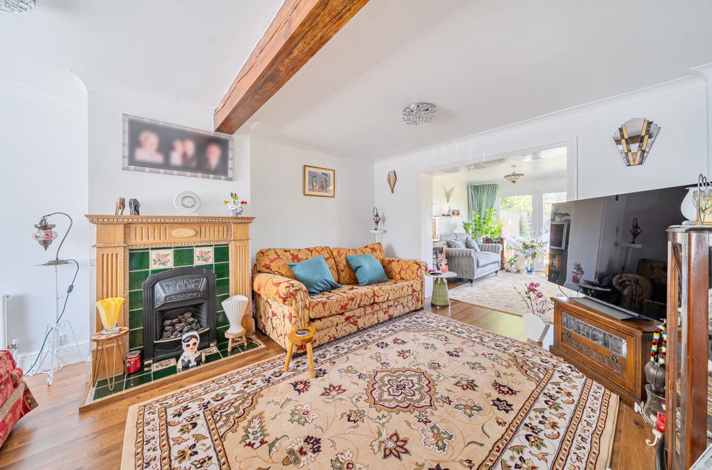 Property photo 2 of 25 1452593-14-69F0Cb...