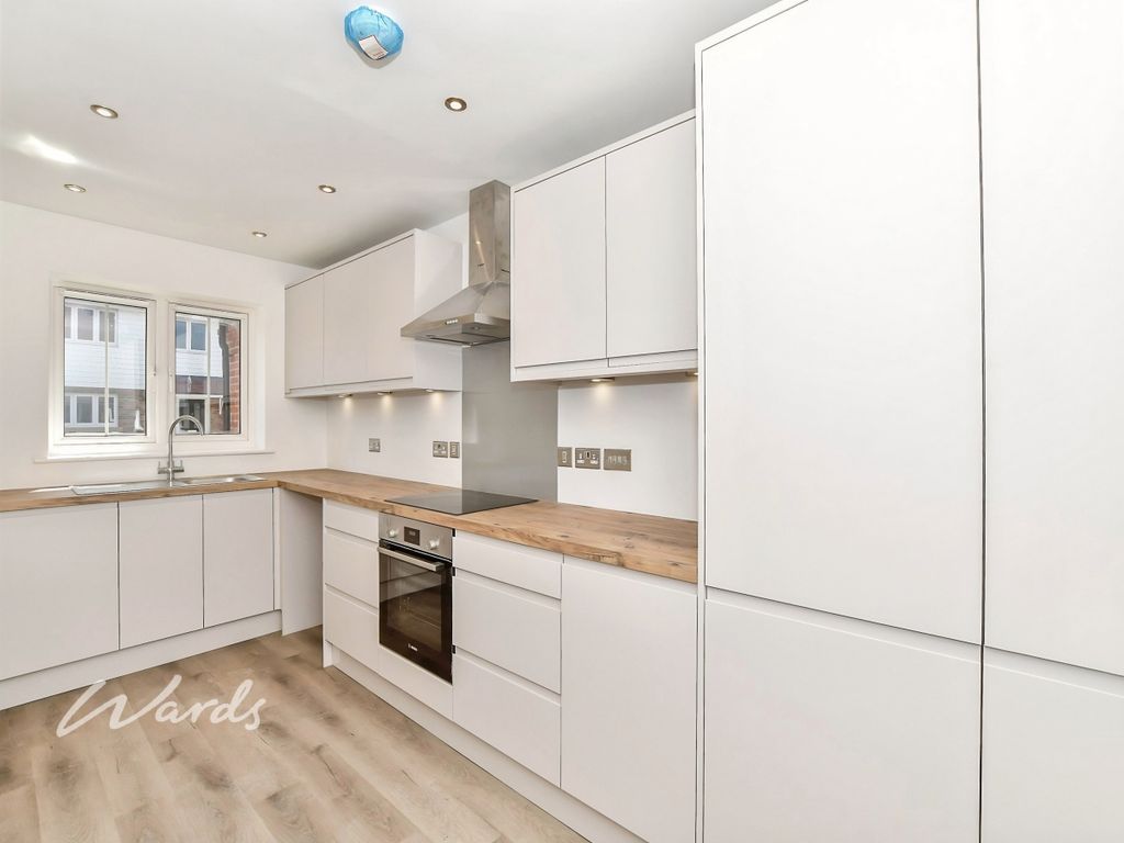 Property photo 2 of 12 27371194-7920051B...