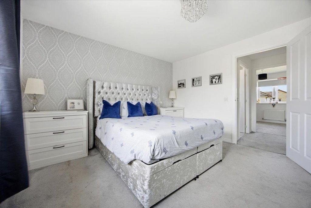 Property photo 3 of 20 17-64_Lindores_Drive_Stepps_035.Jpg