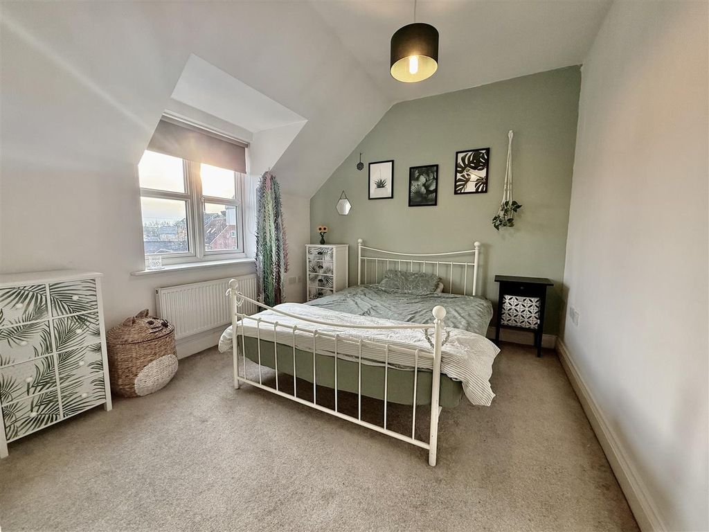 Property photo 2 of 10 Bedroom One