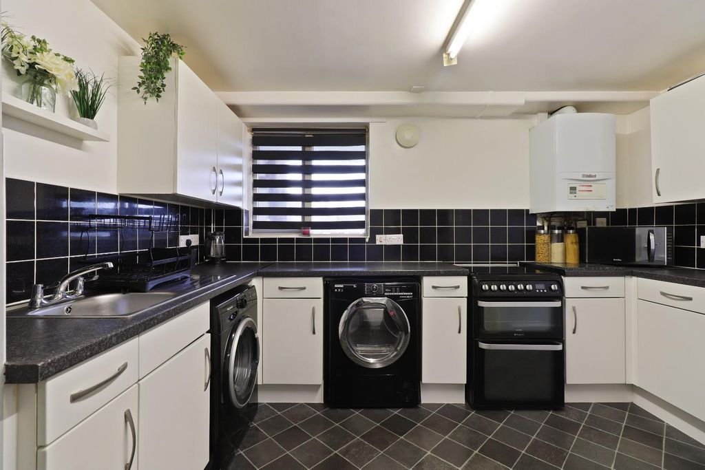 Property photo 1 of 20 Kitchen