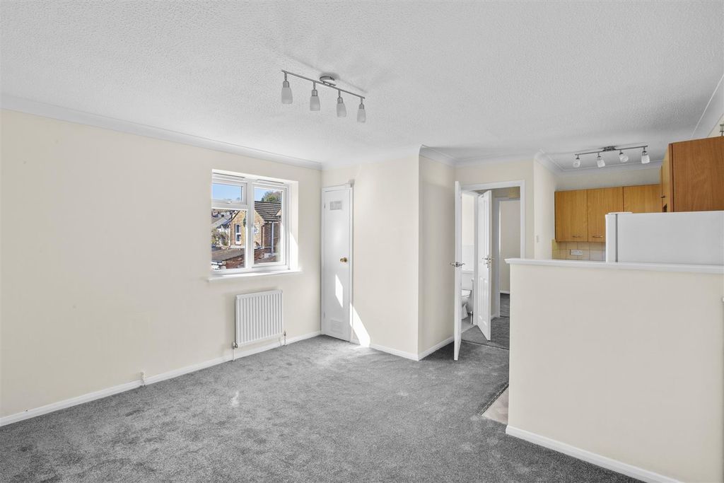 Property photo 3 of 11 The Willows, Desborough Park Rd-4.Jpg