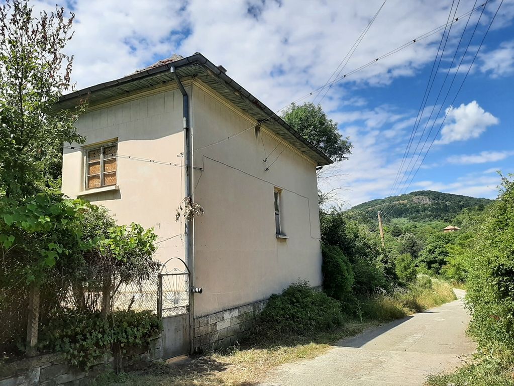 Property photo 2 of 8