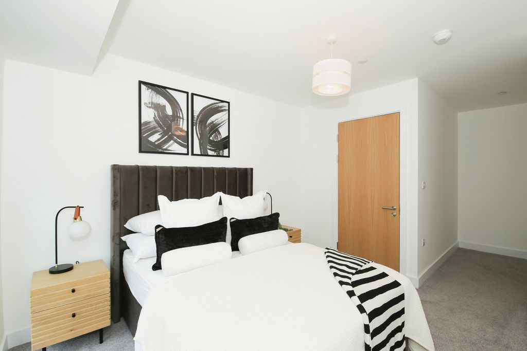 Property photo 3 of 9 Bedroom