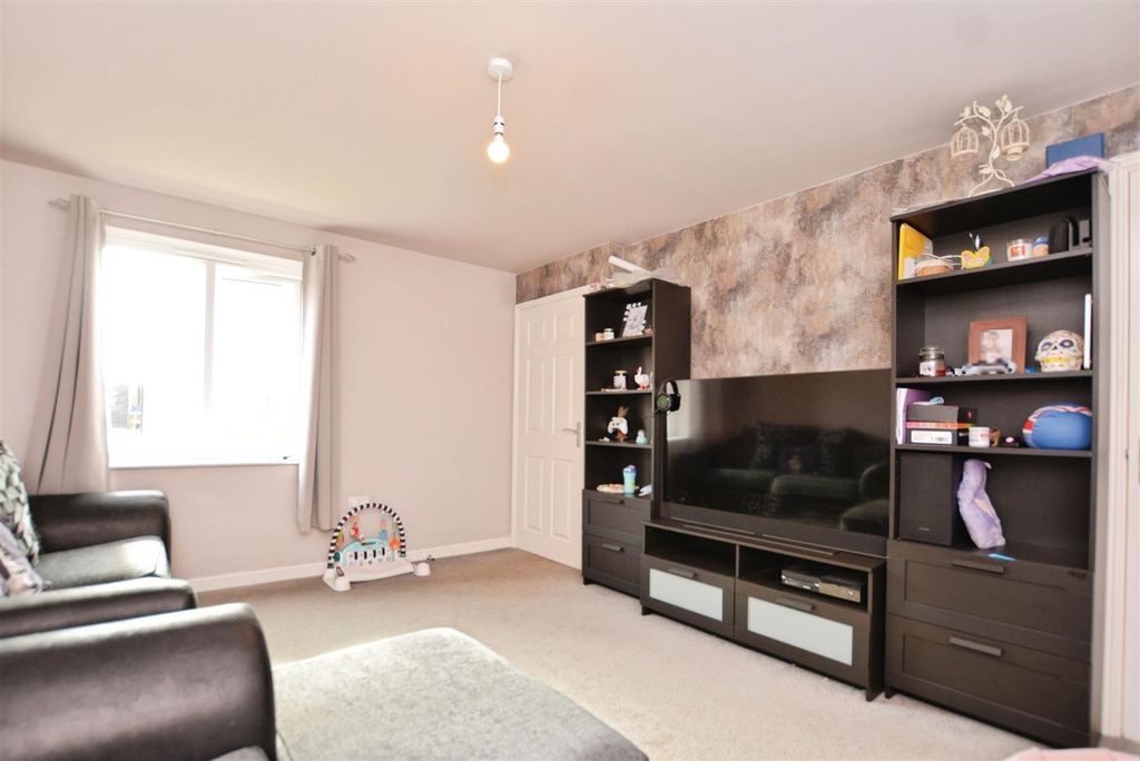 Property photo 2 of 15 Living Room