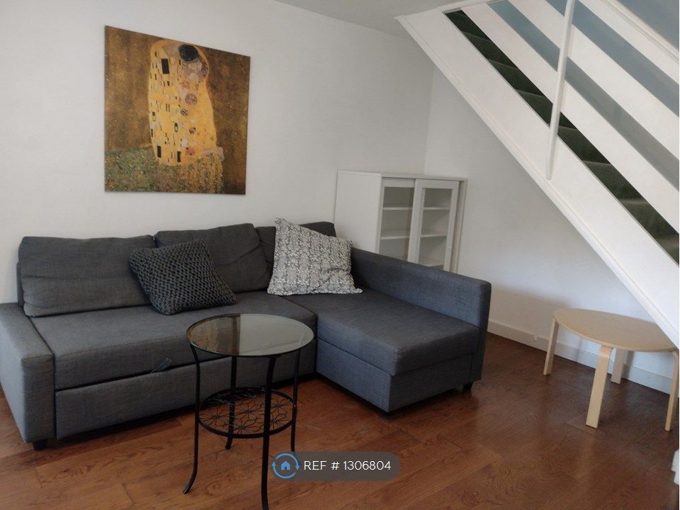 Property photo 3 of 10 Lounge